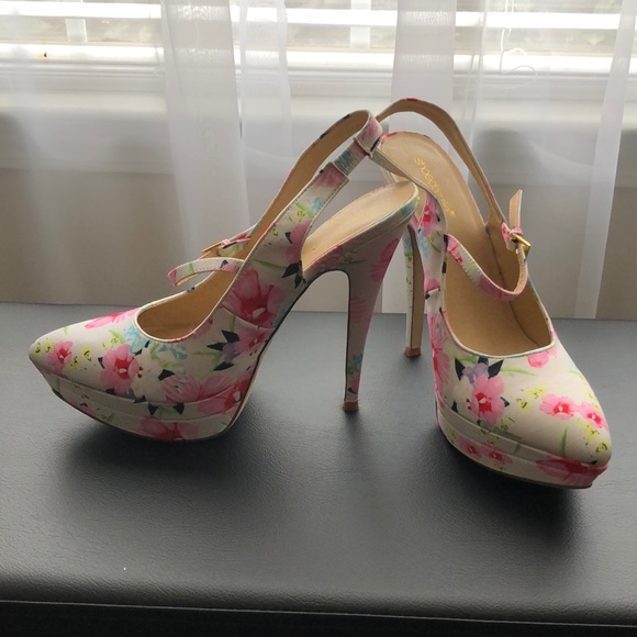 Floral Platforms Size 11 - Picture 2 of 2